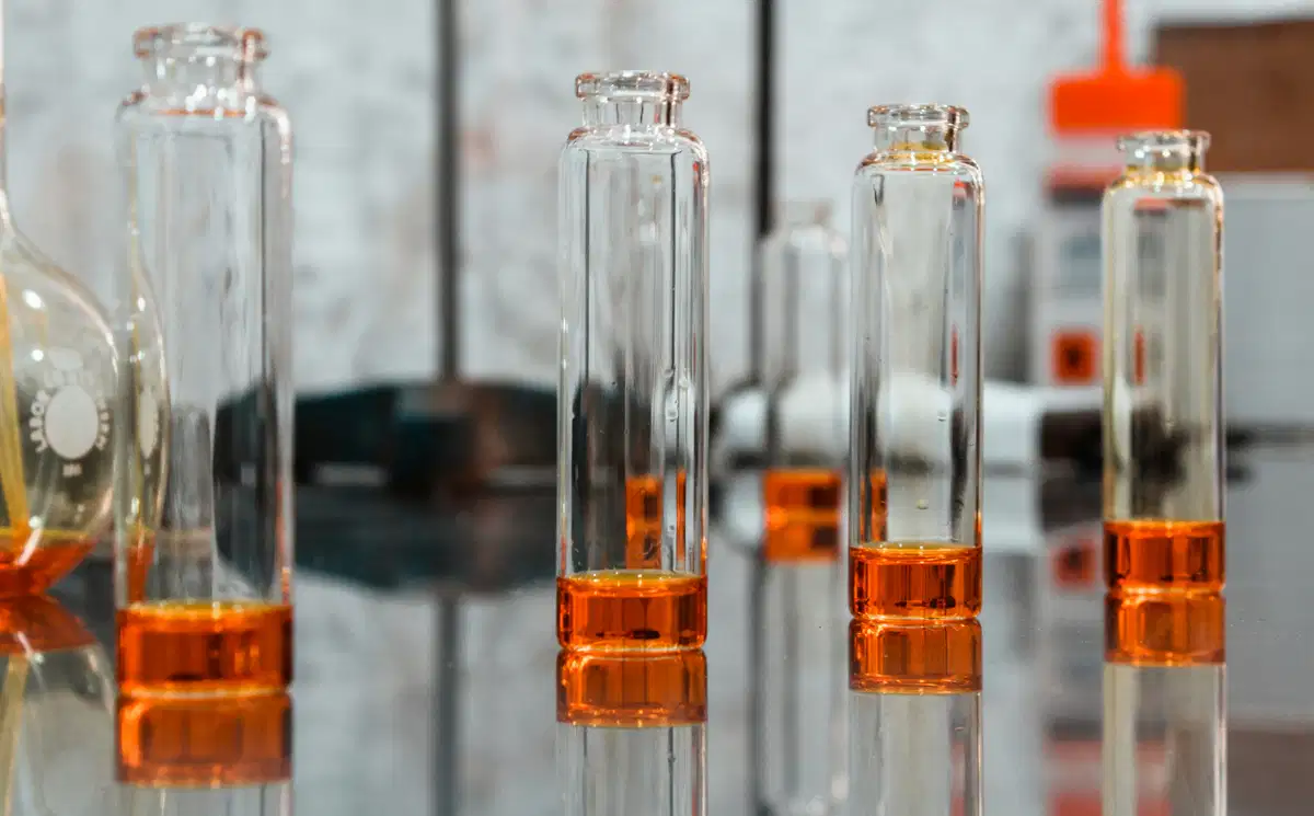 Revisiones de la FDA sobre la seguridad de los ingredientes alimentarios: lo que los fabricantes y los compradores de productos químicos deben saber